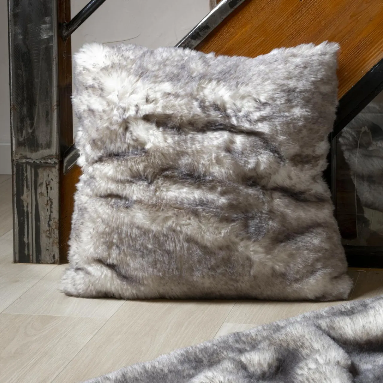 Coussin Et Housse|EMINZA Coussin carré fausse fourrure (50 x 50 cm) Manaslu Gris