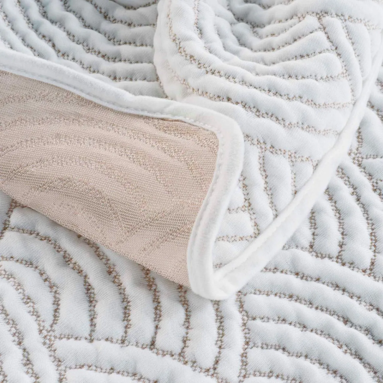 Couvre-Lit Et Édredon|douceur d'intu017drieur Couvre-lit matelassé et deux taies d'oreiller (220 x 240 cm) Cassandra Ecru