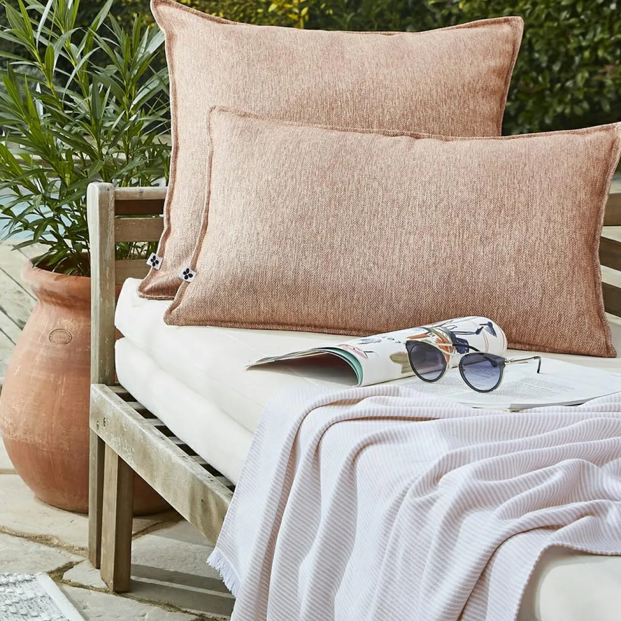 Accessoires Et Coussins|Coussin Déco D'Extérieur|L'effet papillon Housse de coussin extérieur carrée (60 x 60 cm) Naia Corail Orange