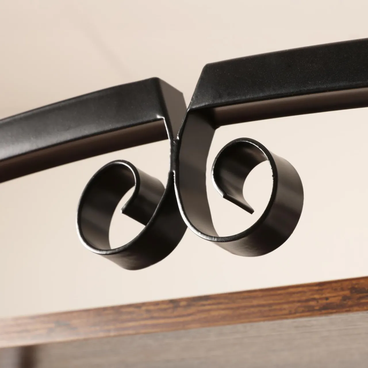 Range Bouteilles|EMINZA Meuble range-bouteilles industriel 12 emplacements et porte-verres (H180 cm) Pablo Marron