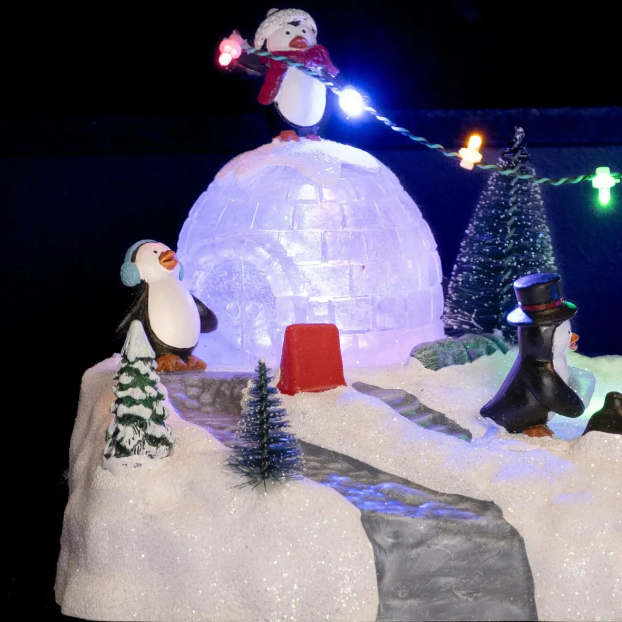 Village De Noël Lumineux|KAEMINGK Scène de vie illuminée à piles Aire de jeu des pingouins Multicolore