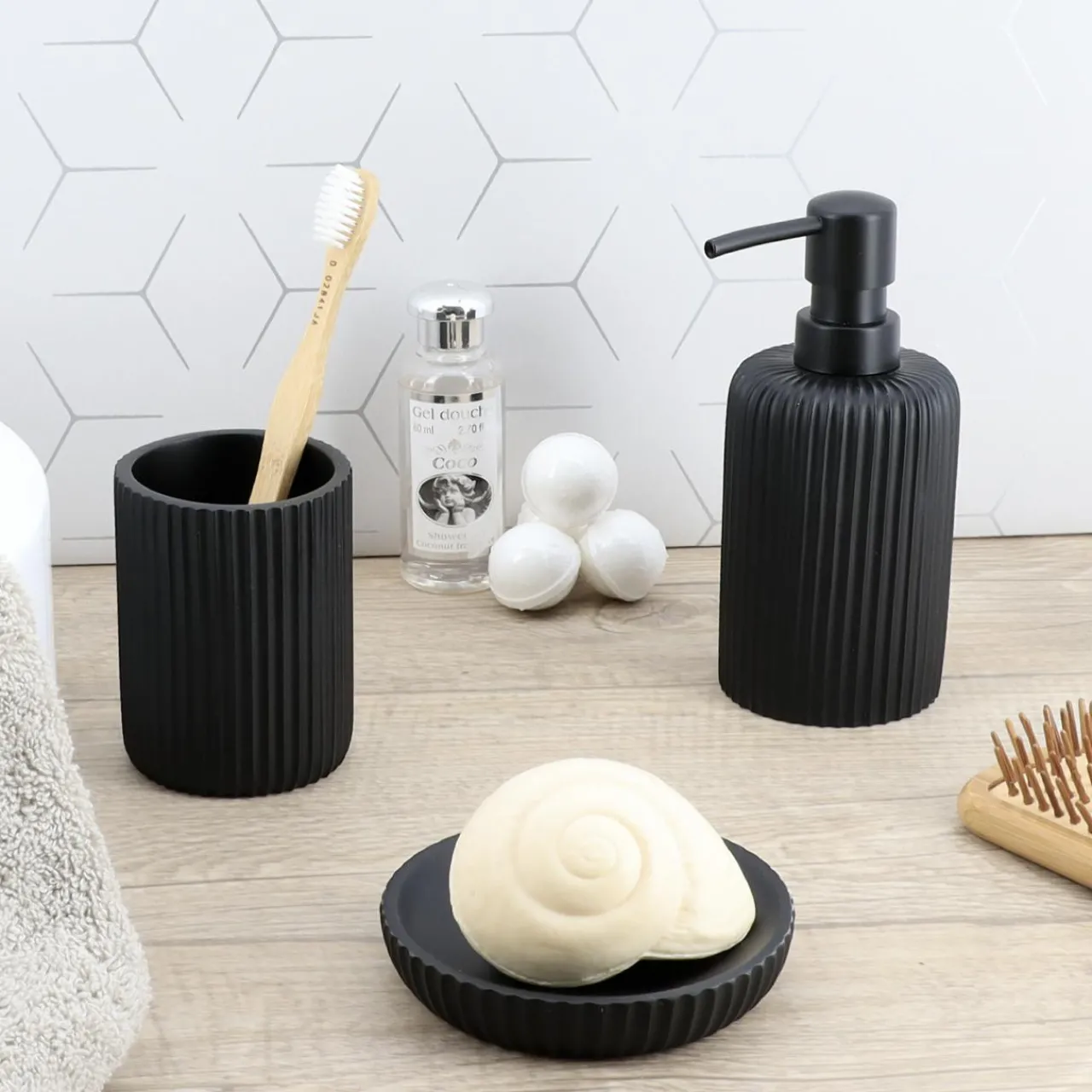 Accessoire Salle De Bain|TENDANCE Set d'accessoires salle de bain résine Strié Noir