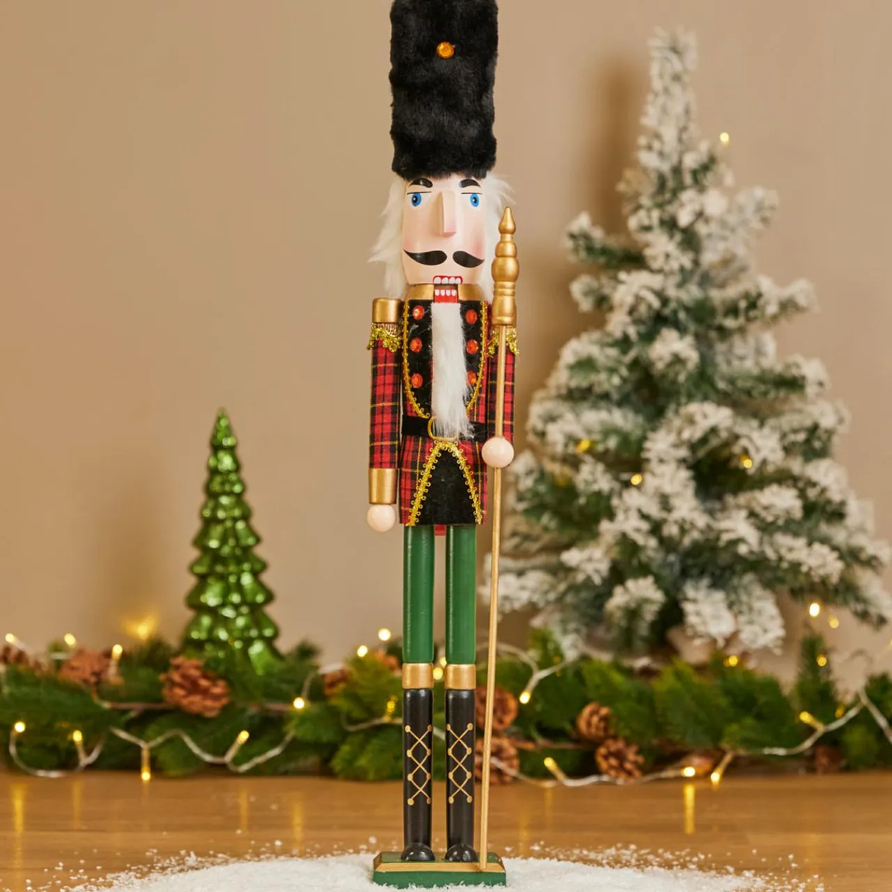 Père Noël, Animaux Et Personnage|KAEMINGK Soldat Casse-noisette en bois (H61 cm) Ernest et Toque d'ours Noir