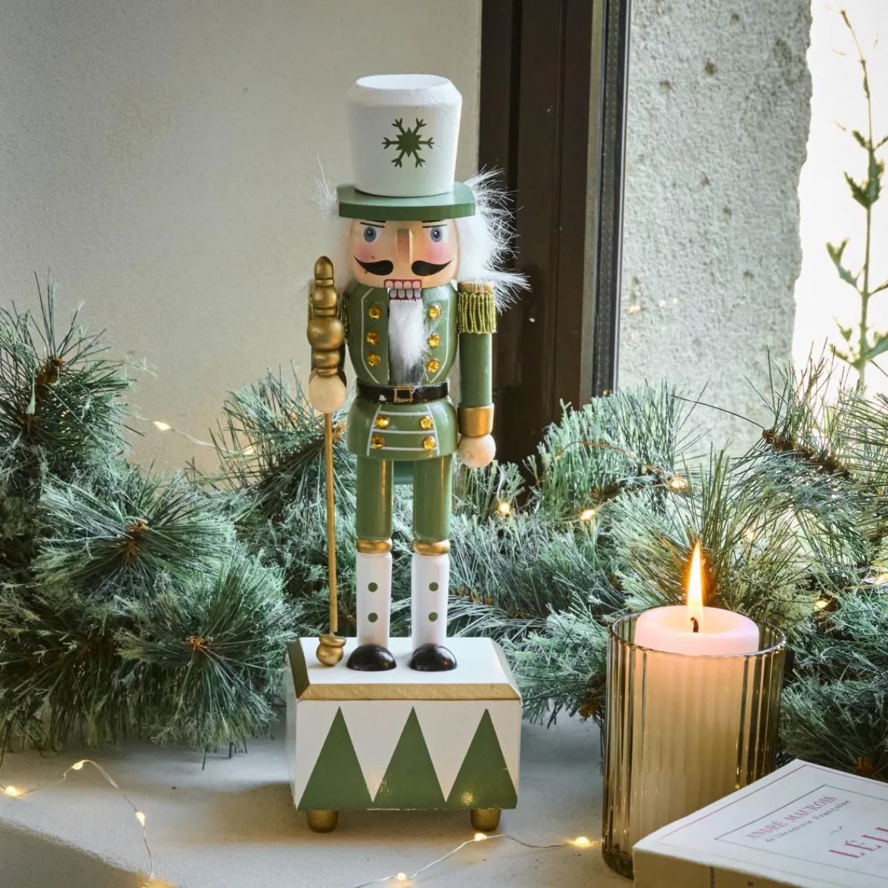 Père Noël, Animaux Et Personnage|KAEMINGK Soldat Casse-noisette Musical en bois (H30 cm) Edouard Impérial et blanc Vert