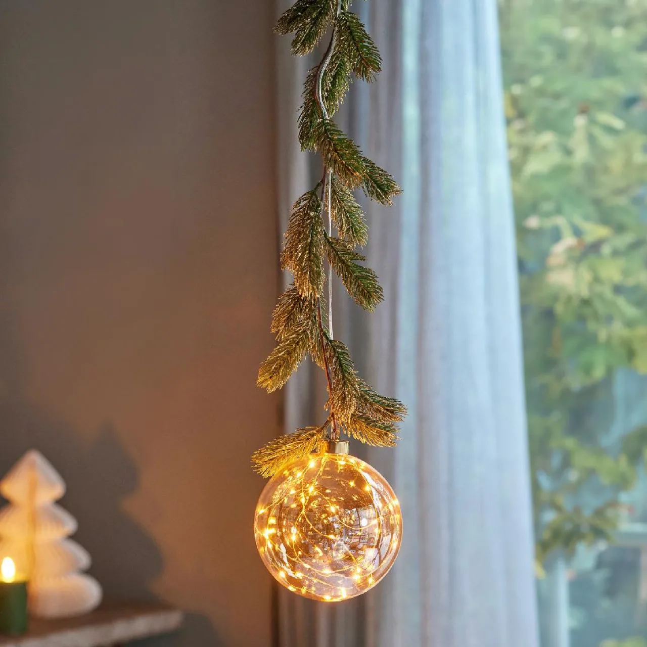 Déco Et Objet De Noël|Déco Et Objet Lumineux|KAEMINGK Suspension lumineuse à piles 30 LED (D14 cm) Sapinette et Boule Blanc chaud