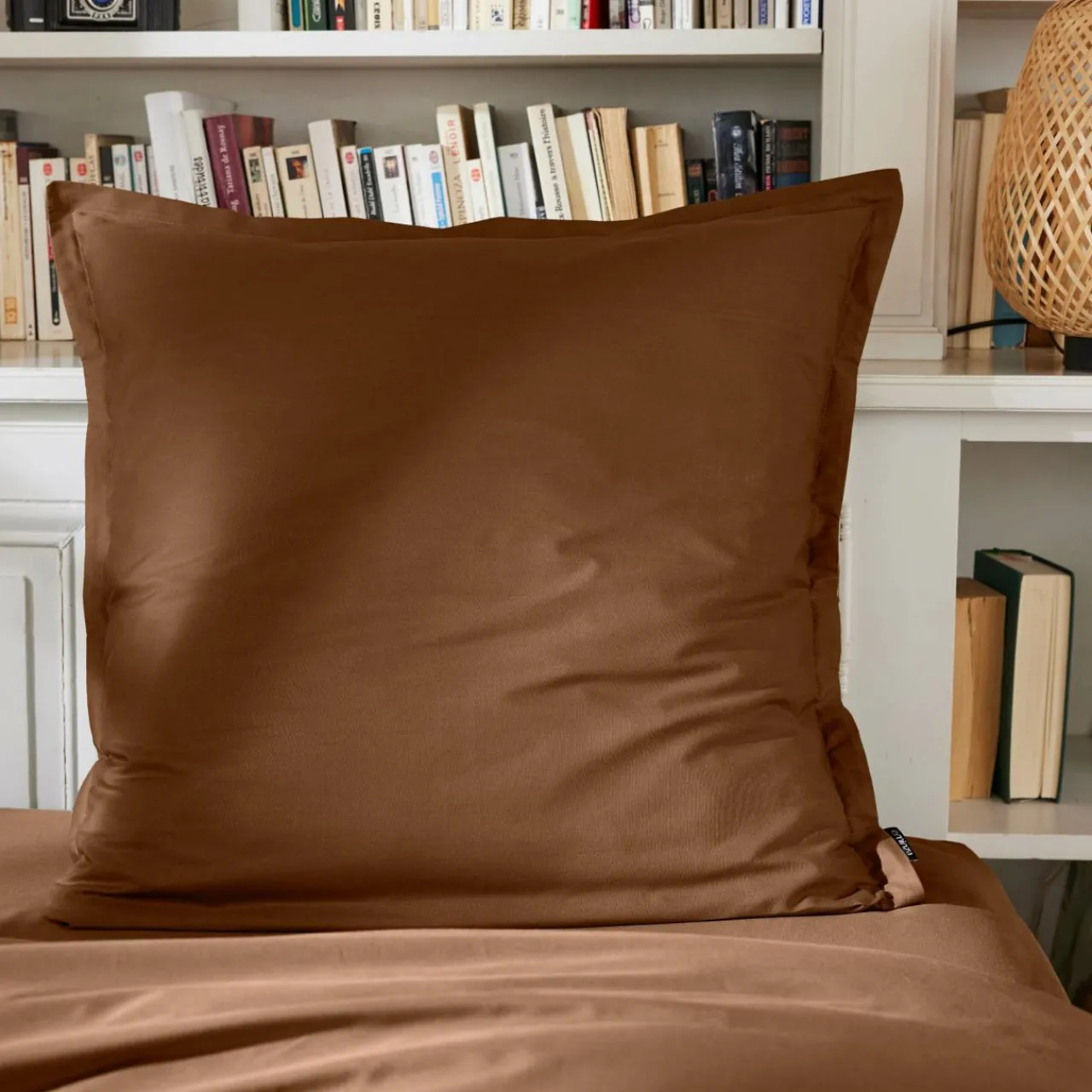 Taie D'Oreiller, Traversin|EMINZA Taie d'oreiller carrée percale de coton (80 x 80 cm) Cali Marron Chocolat